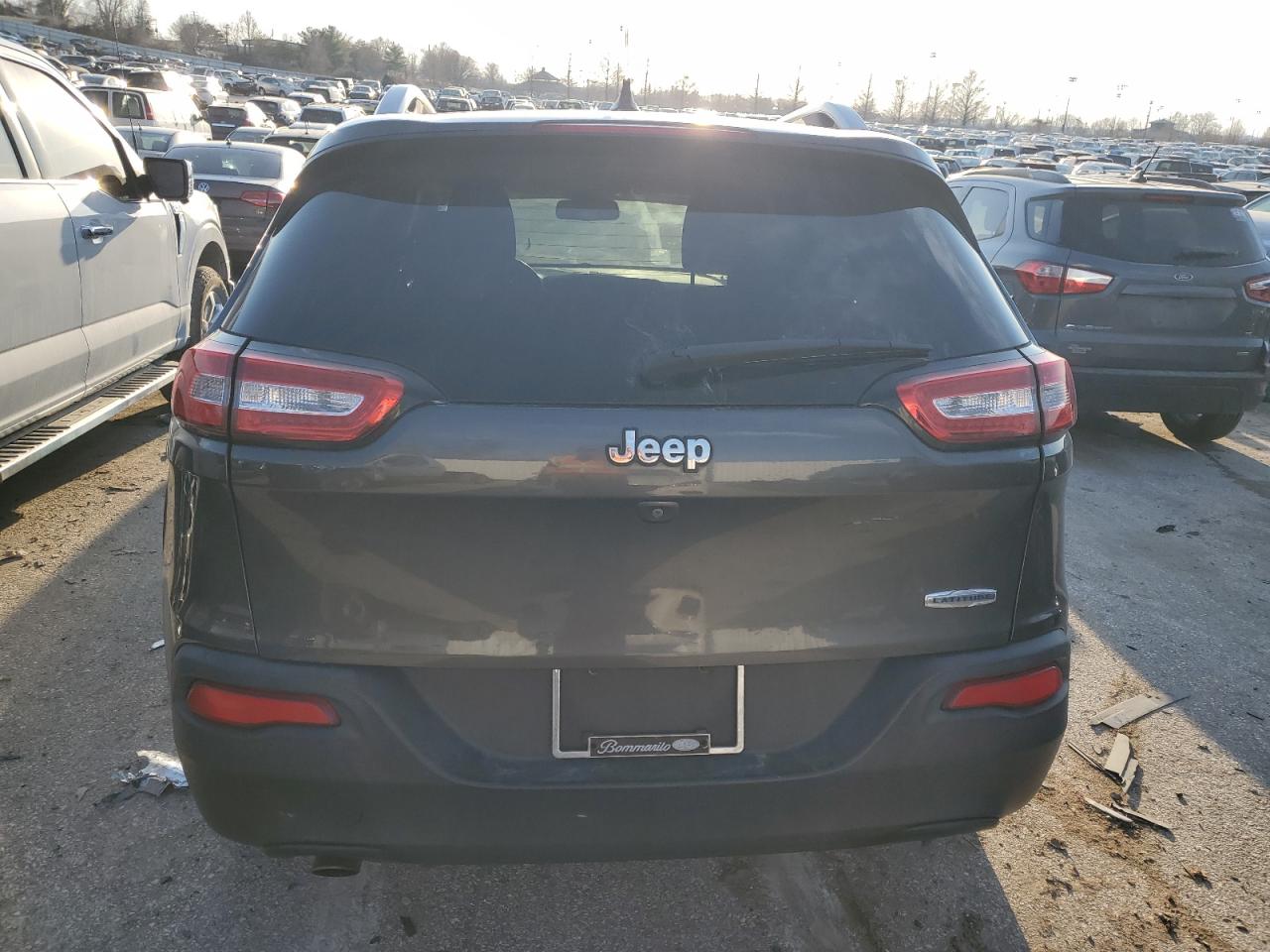 2015 Jeep Cherokee Latitude vin: 1C4PJLCB9FW672137