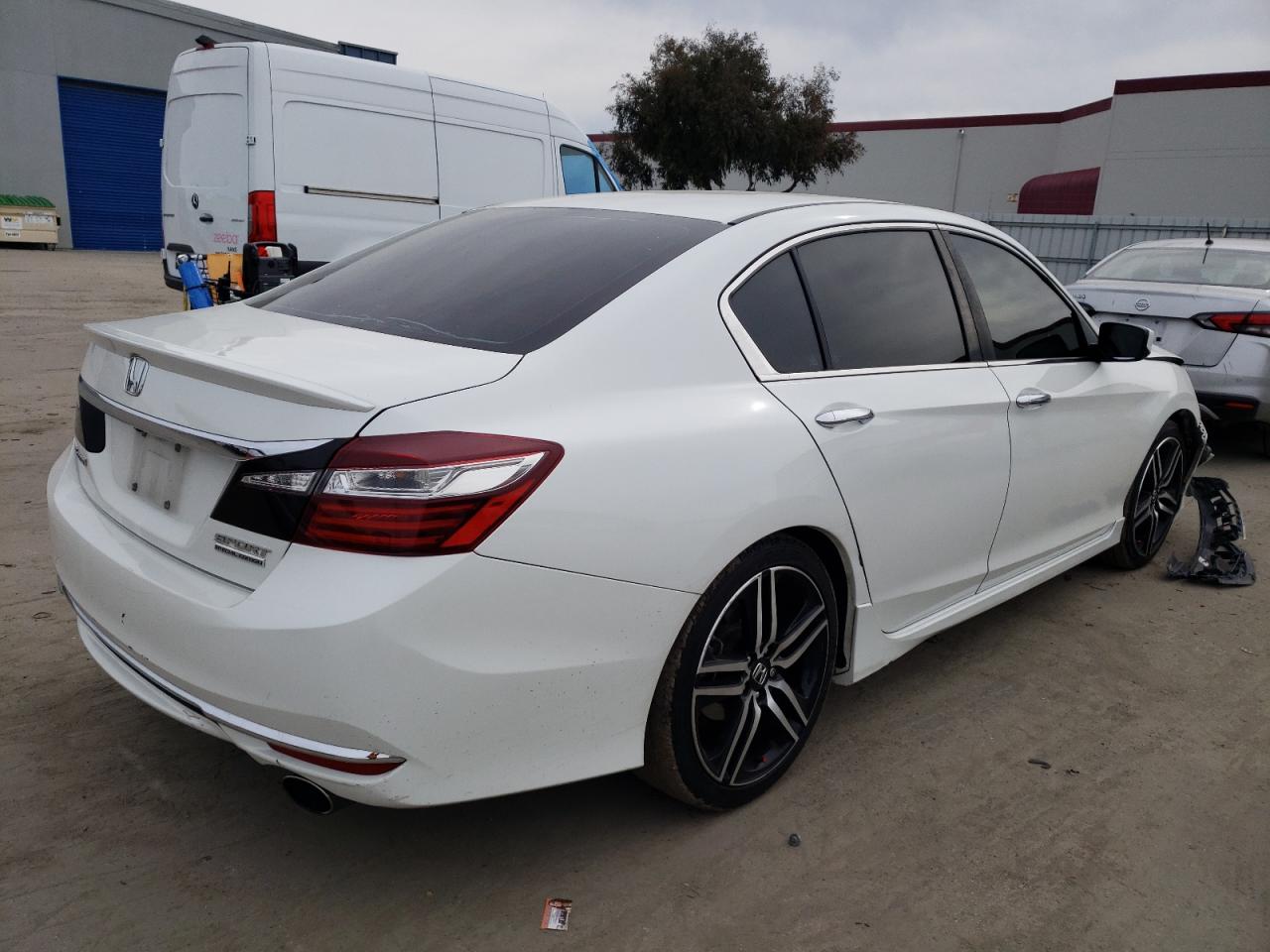 1HGCR2F18HA107156 HONDA ACCORD 2017