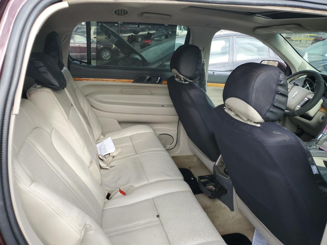 2LMHJ5AT6BBJ54929 2011 Lincoln Mkt