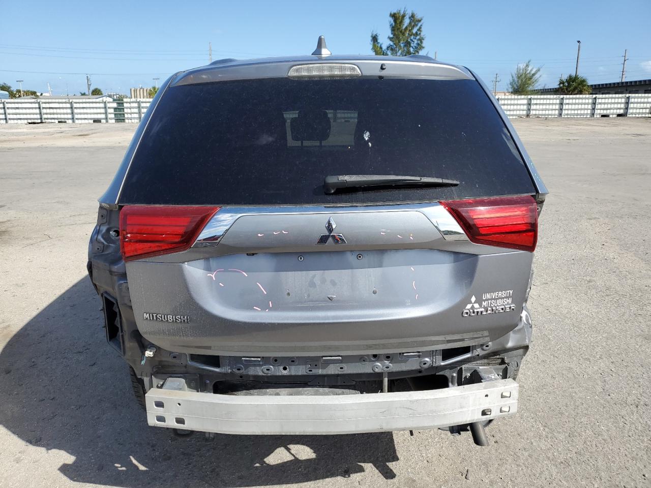 JA4AD2A38HZ001234 2017 Mitsubishi Outlander Es