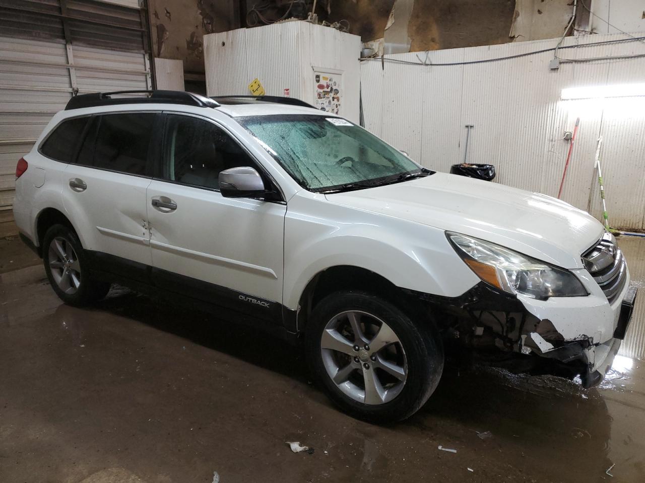 2014 Subaru Outback 2.5I Limited vin: 4S4BRBPC3E3215626