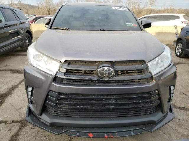 VIN 5TDJZRFH6KS706322 2019 Toyota Highlander, SE no.5