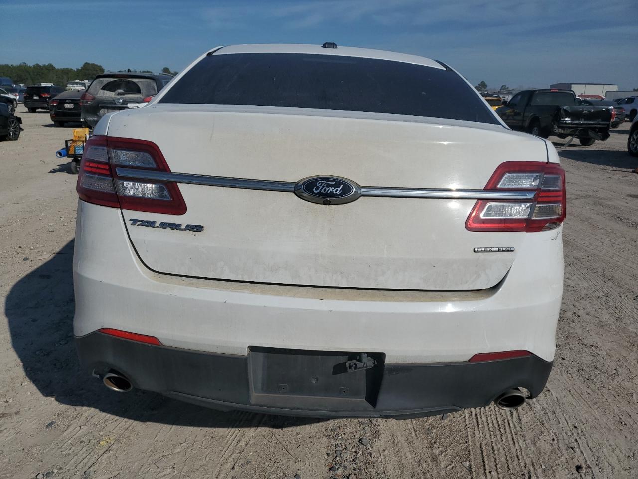 1FAHP2D80HG105740 2017 Ford Taurus Se