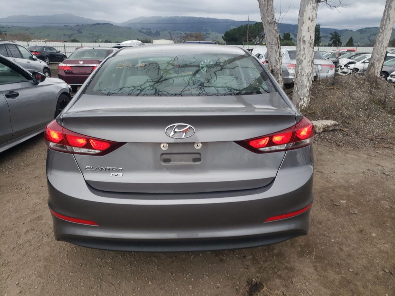 5NPD74LF2JH323099 2018 Hyundai Elantra Se