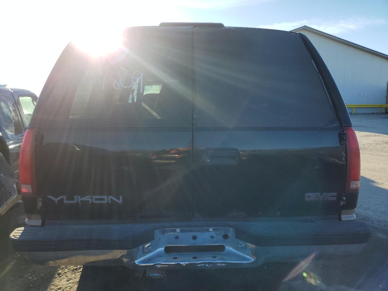 1GKEK13R8WJ727538 1998 GMC Yukon