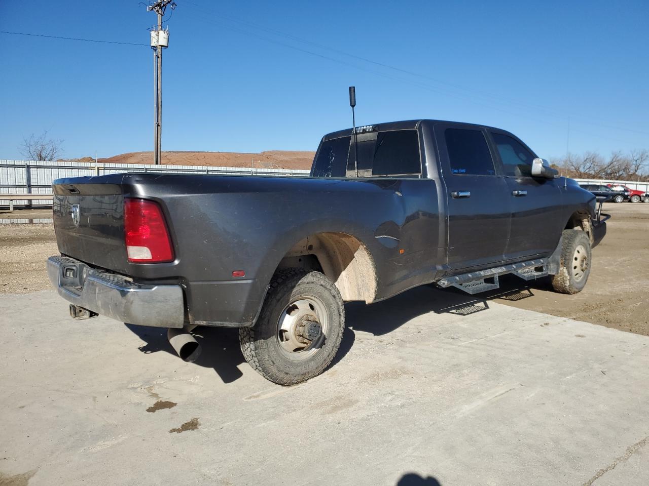 3C63RRHL5JG270318 2018 Ram 3500 Slt