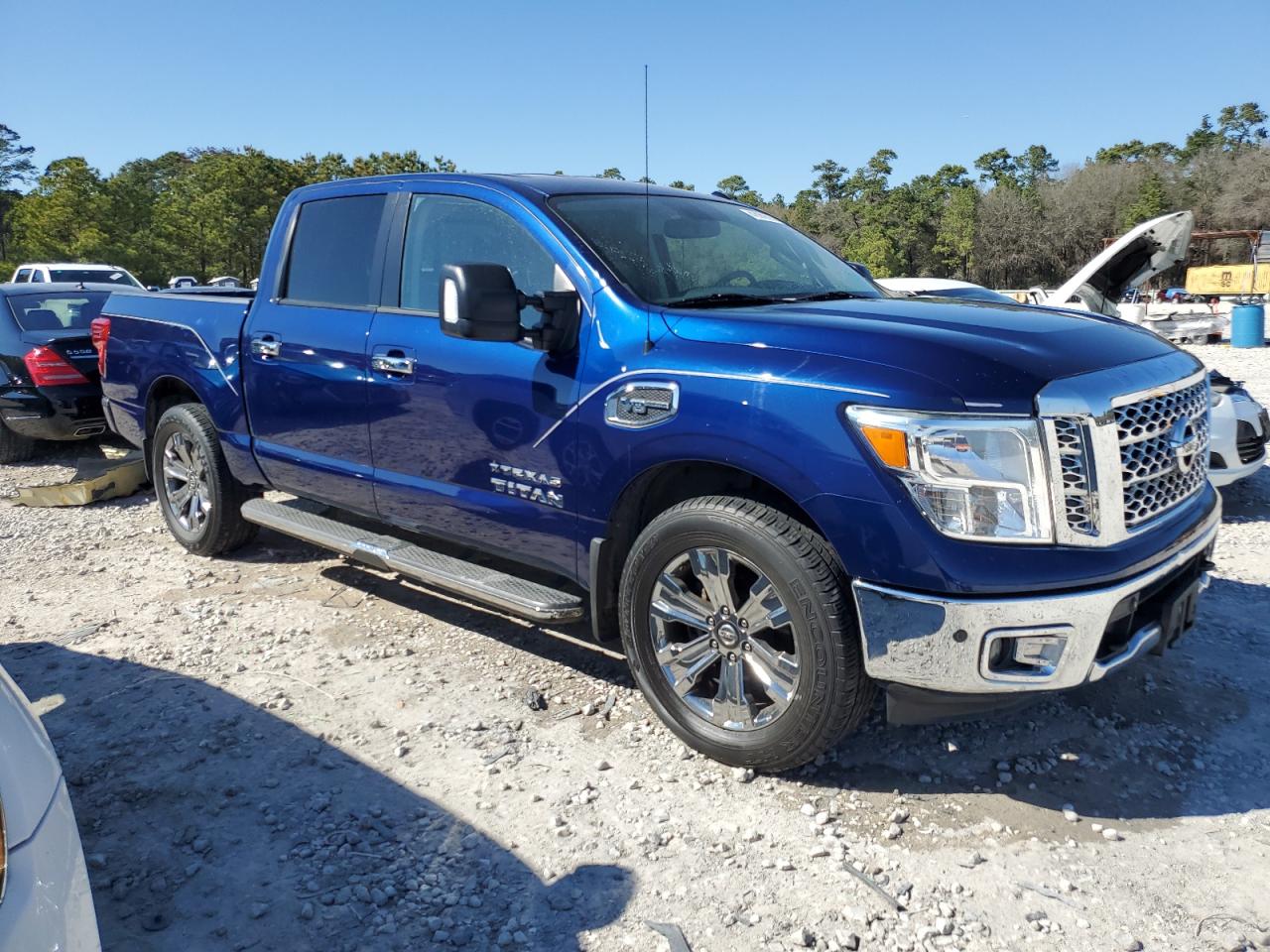 1N6AA1E51HN568135 NISSAN TITAN 2017