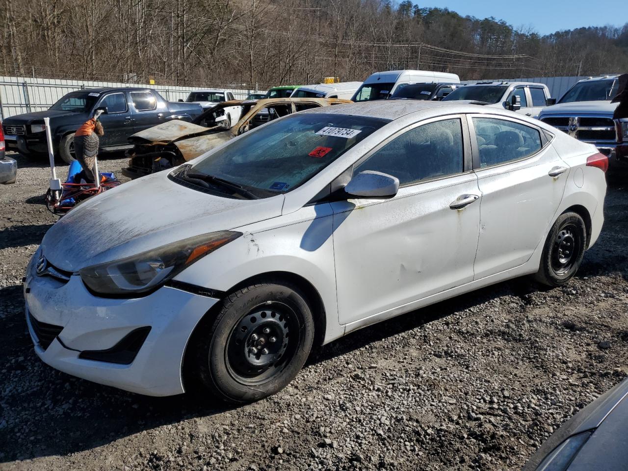 5NPDH4AE1GH677857 2016 Hyundai Elantra Se