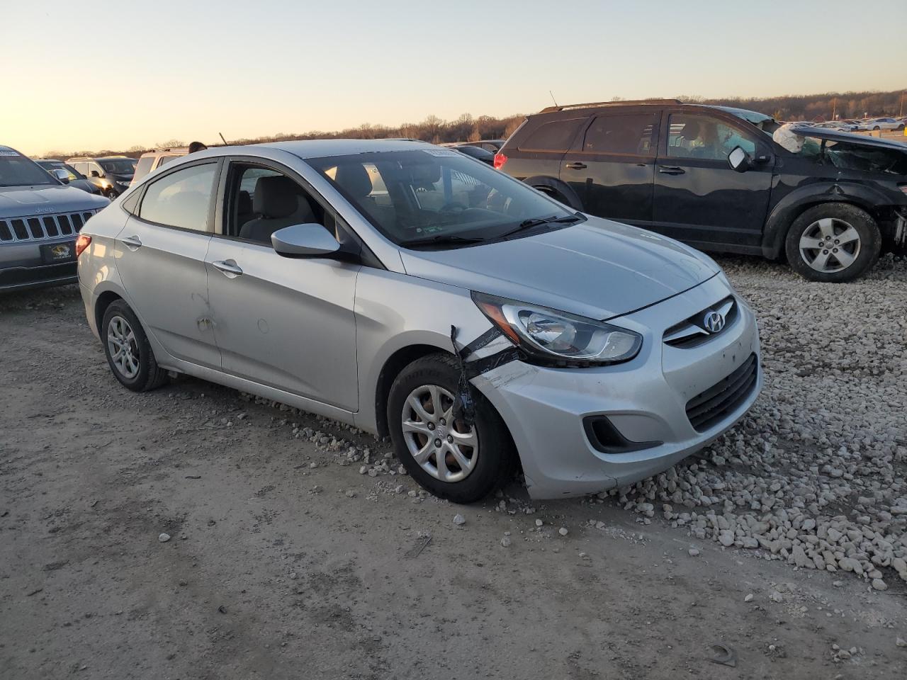 2013 Hyundai Accent Gls vin: KMHCT4AE2DU423436