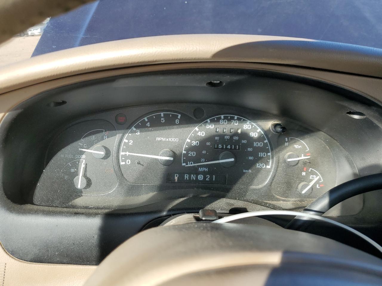 1FMDU74E0YZA69617 2000 Ford Explorer Eddie Bauer