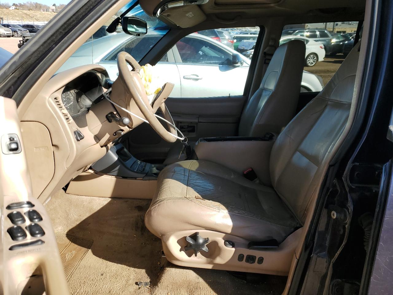 1FMDU74E0YZA69617 2000 Ford Explorer Eddie Bauer