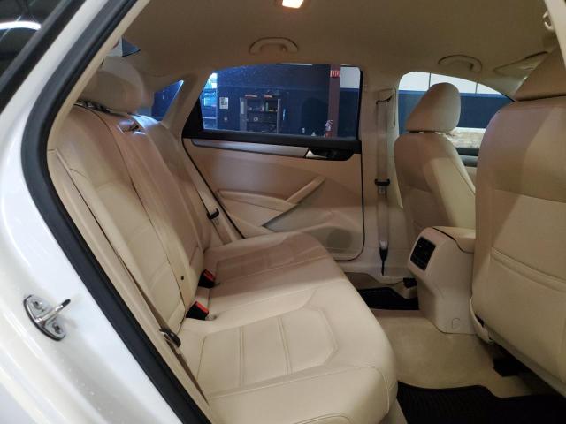 2015 VOLKSWAGEN PASSAT SE 1VWBS7A32FC021702