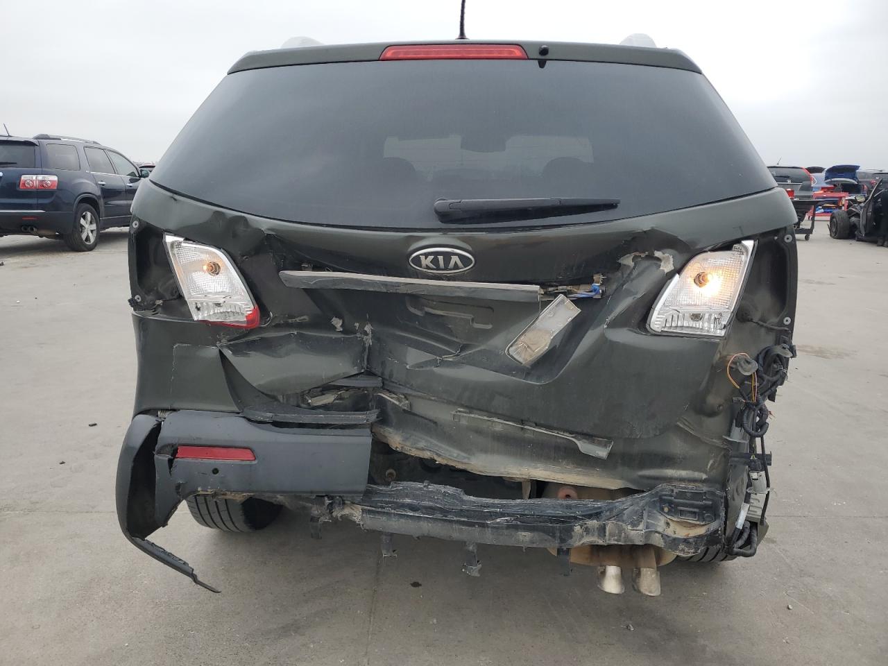 5XYKT3A61CG196095 2012 Kia Sorento Base