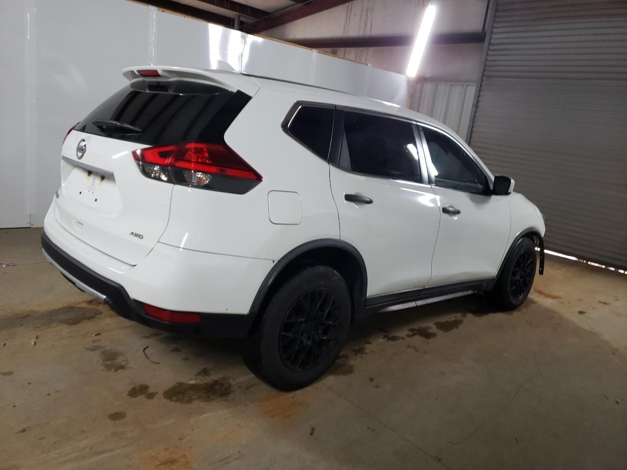 KNMAT2MV5HP559009 NISSAN ROGUE 2017