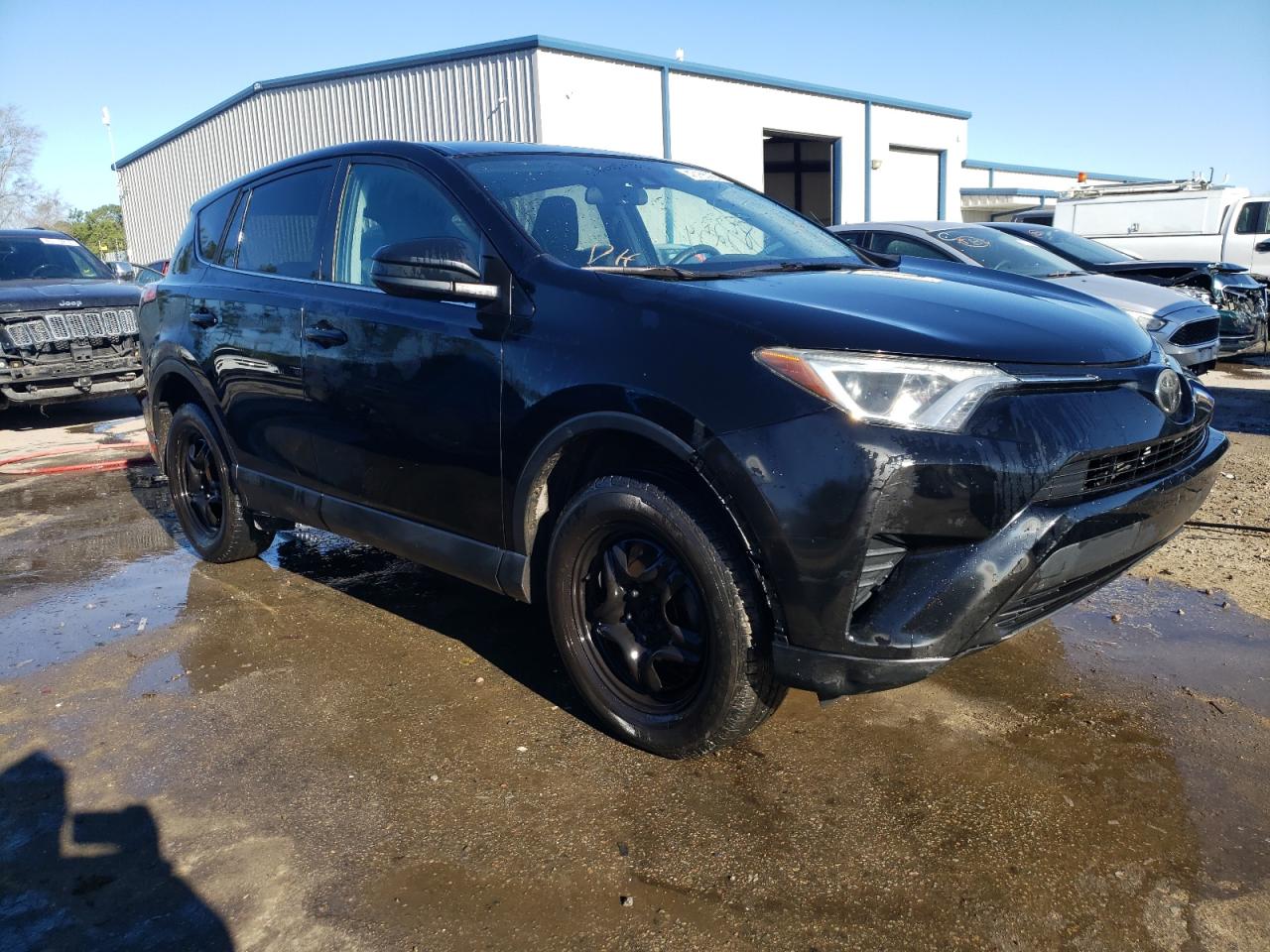 2T3ZFREV9HW363287 2017 Toyota Rav4 Le