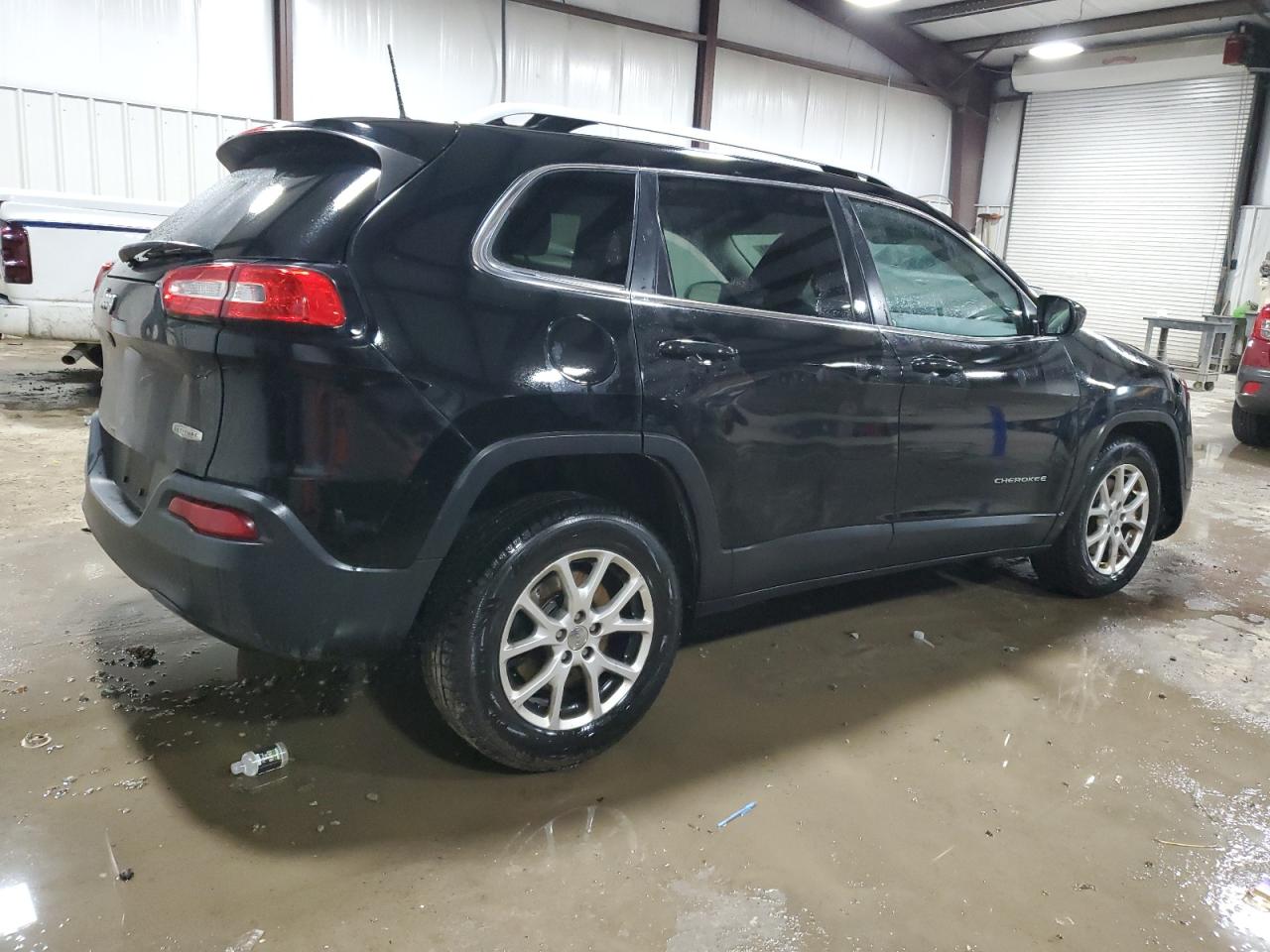 2018 Jeep Cherokee Latitude vin: 1C4PJMCB6JD541385