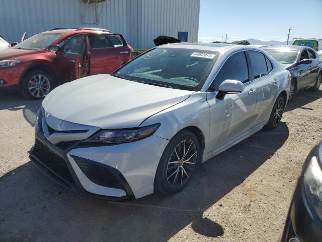 Lot #2459839958 2024 TOYOTA CAMRY SE N salvage car