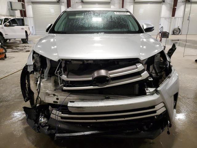 VIN 5TDJZRFH3KS599617 2019 Toyota Highlander, SE no.5