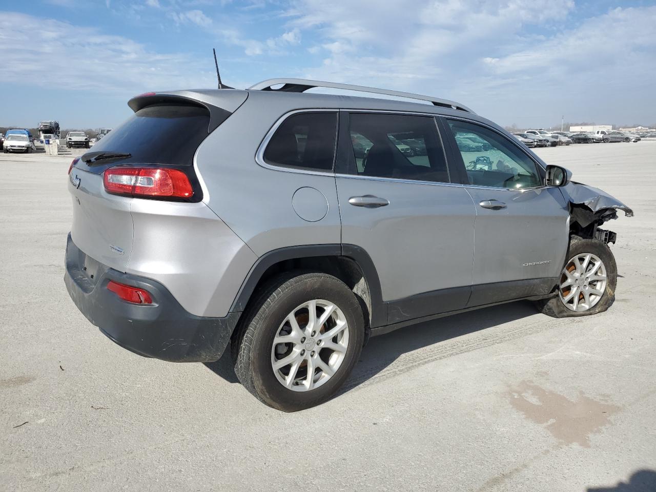 1C4PJLCB0HW607891 2017 Jeep Cherokee Latitude