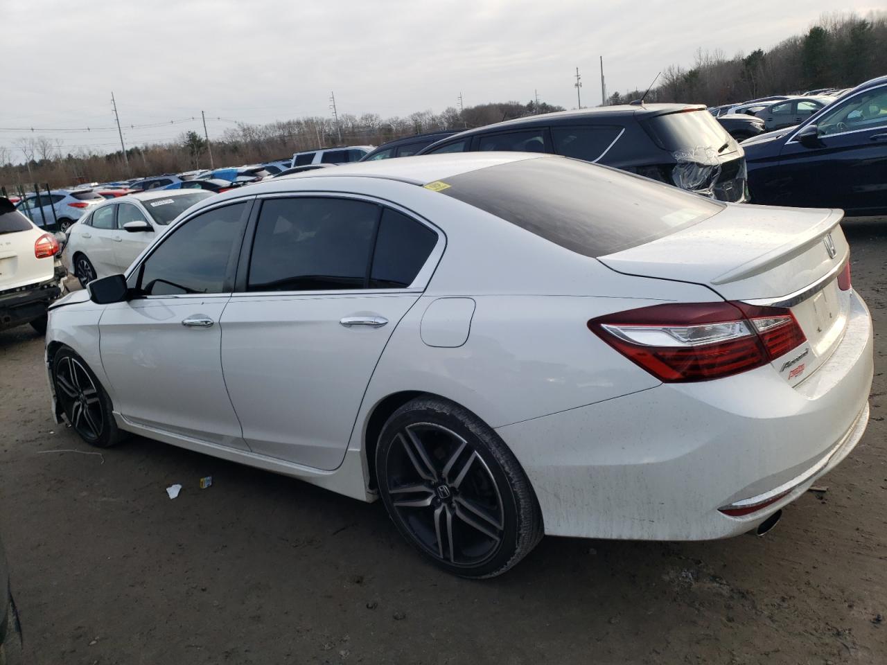 VIN: 1HGCR2F61GA075743 2016 HONDA ACCORD