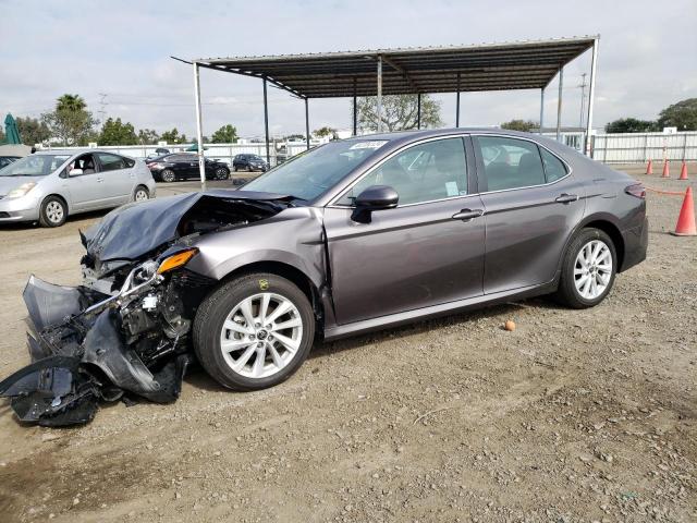 Lot #2423716324 2022 TOYOTA CAMRY LE salvage car