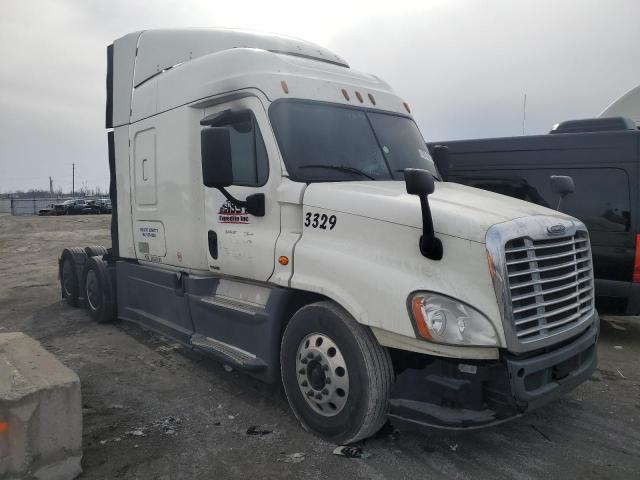 Lot #2475450453 2015 FREIGHTLINER CASCADIA 1 salvage car
