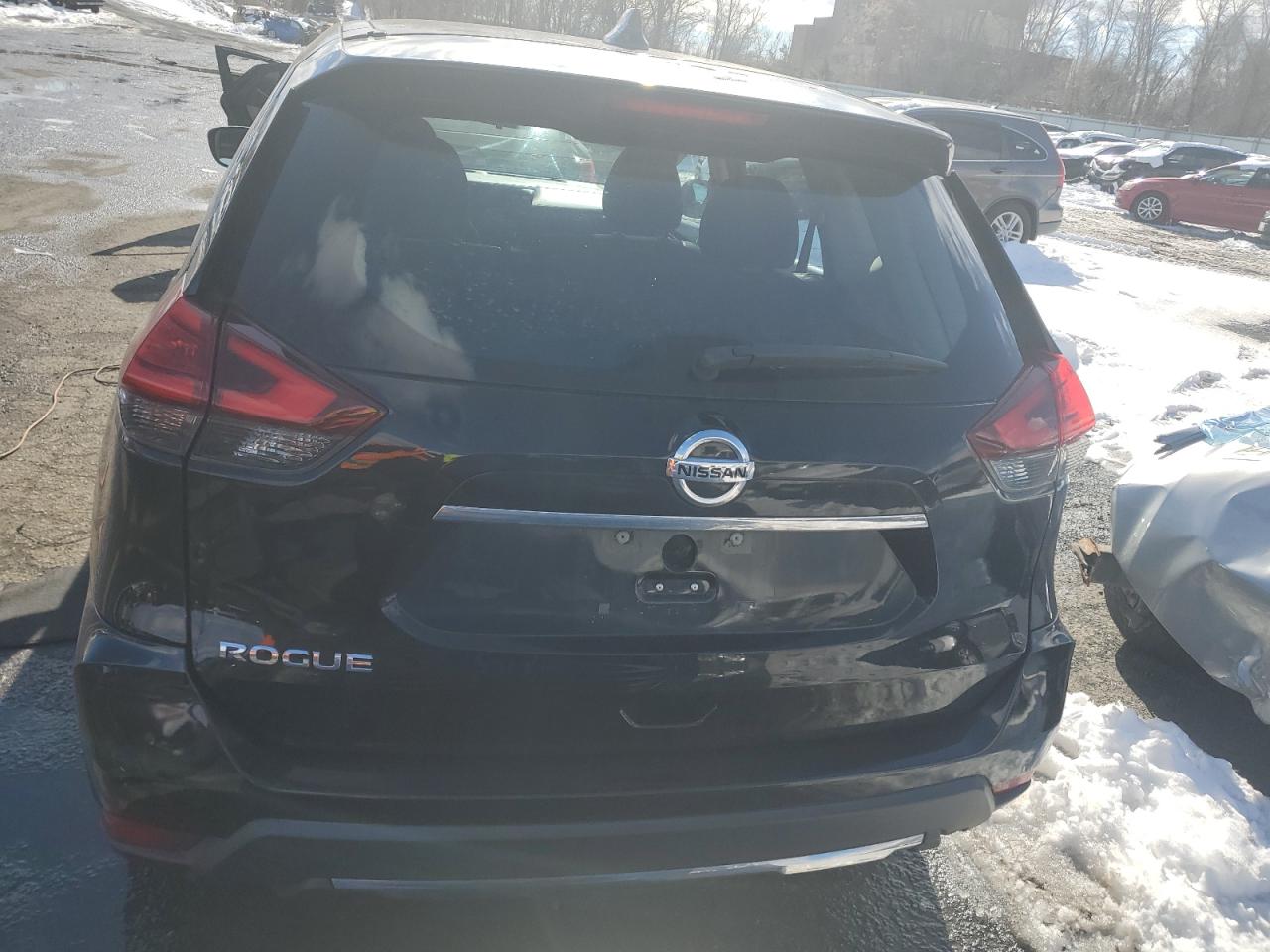 KNMAT2MT6HP560281 NISSAN ROGUE 2017