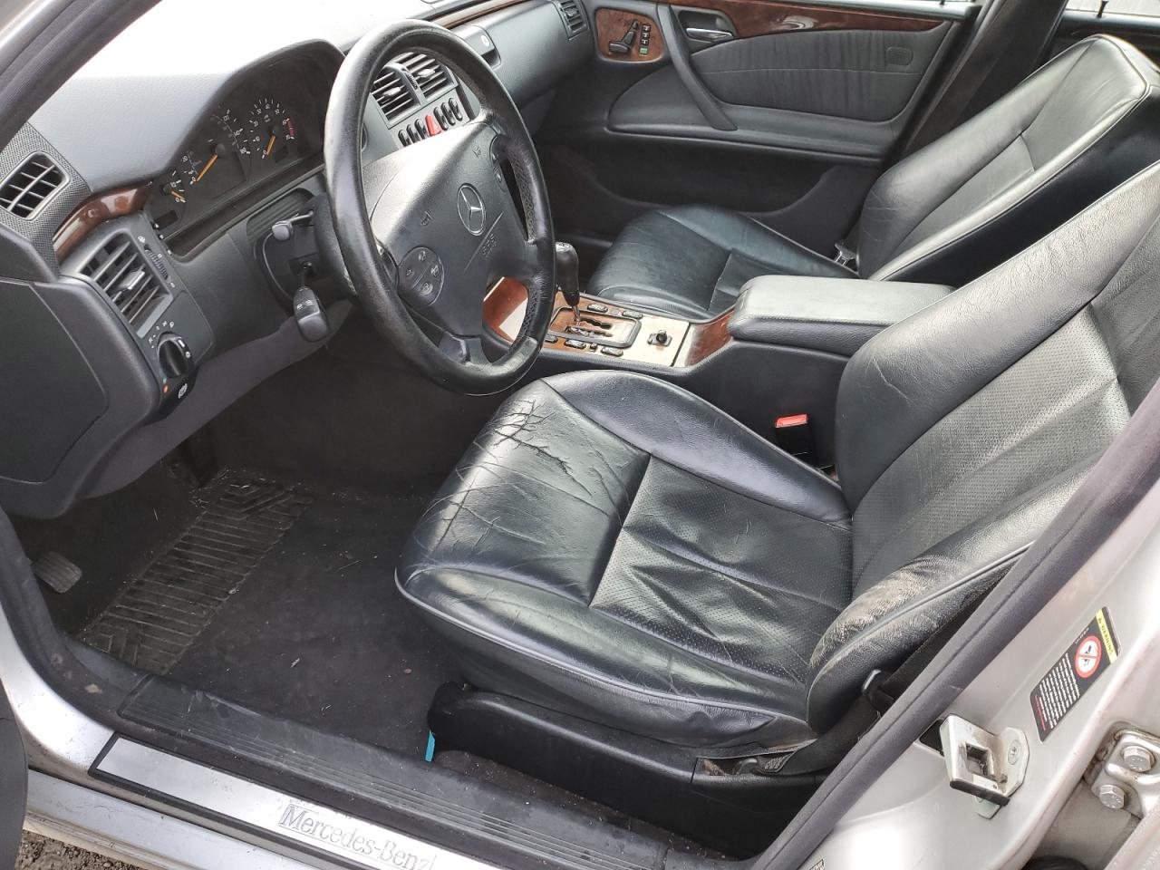 WDBJH82J6YX037119 2000 Mercedes-Benz E 320 4Matic