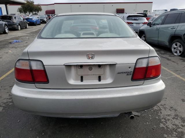 1996 Honda Accord Lx VIN: 1HGCD5633TA035017 Lot: 41627854