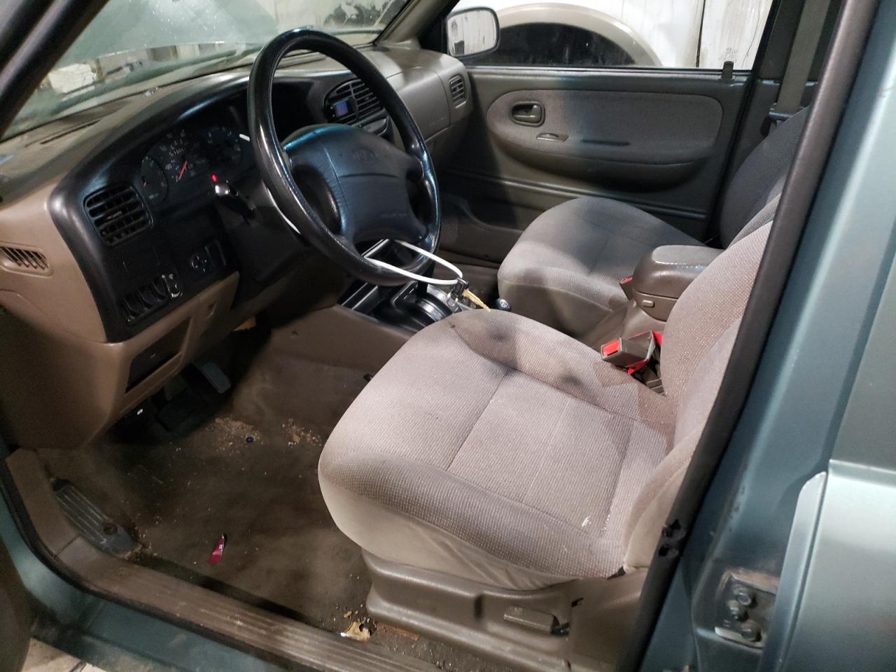 kndja7230y5671068 KNDJA7230Y5671068 2000 Kia Sportage
