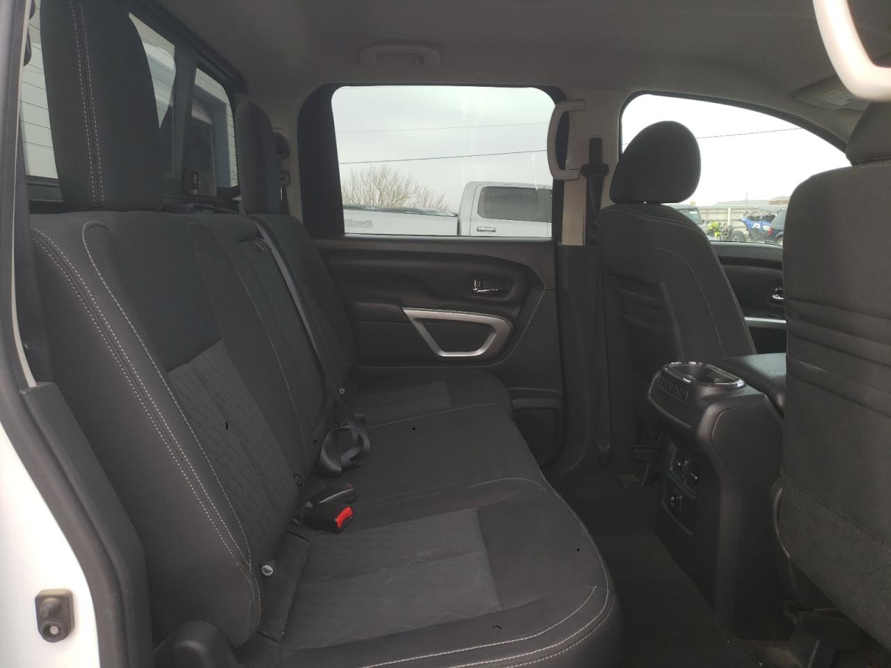 1N6AA1E65HN501787 NISSAN TITAN 2017