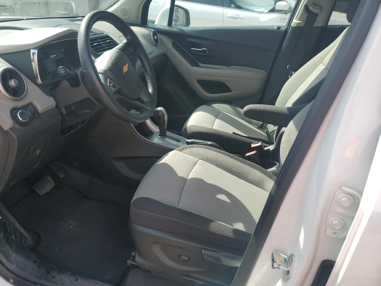 KL7CJLSB1GB617543 CHEVROLET TRAX 2016