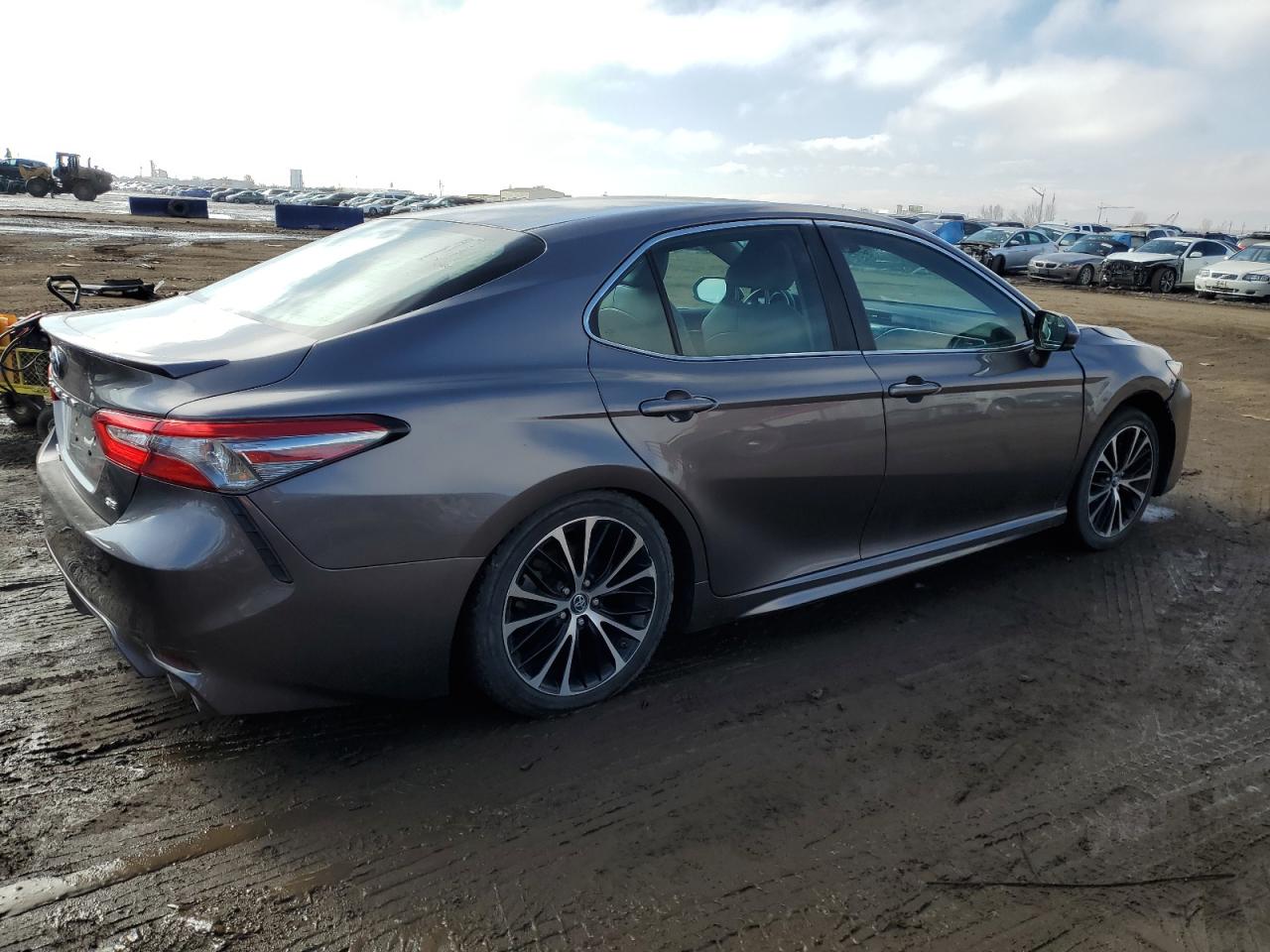 4T1B11HK2JU510583 TOYOTA CAMRY 2018
