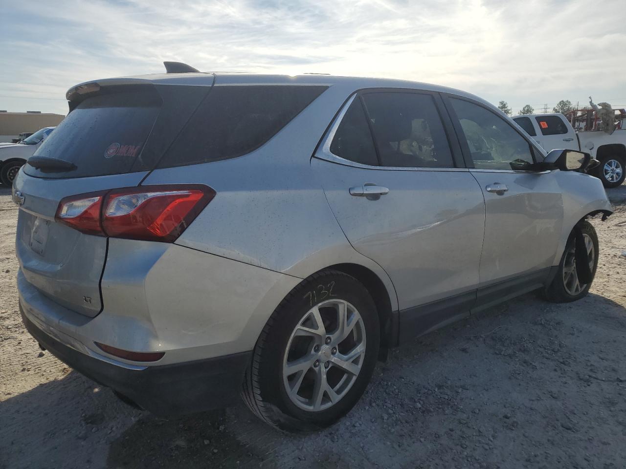 2GNAXKEX2J6225747 CHEVROLET EQUINOX 2018
