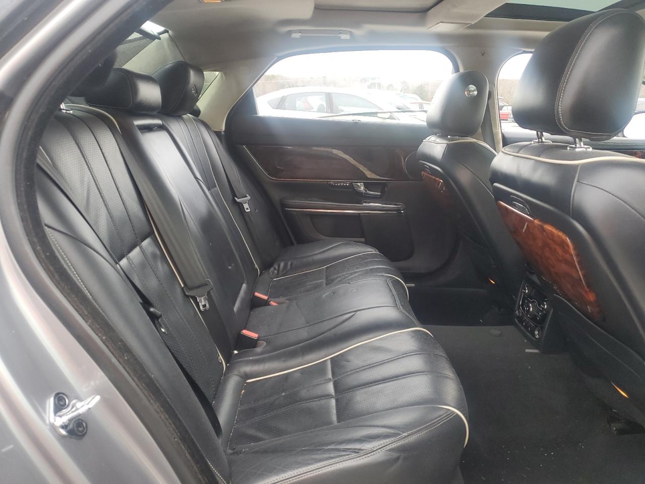 SAJWA2GB8BLV13431 2011 Jaguar Xjl