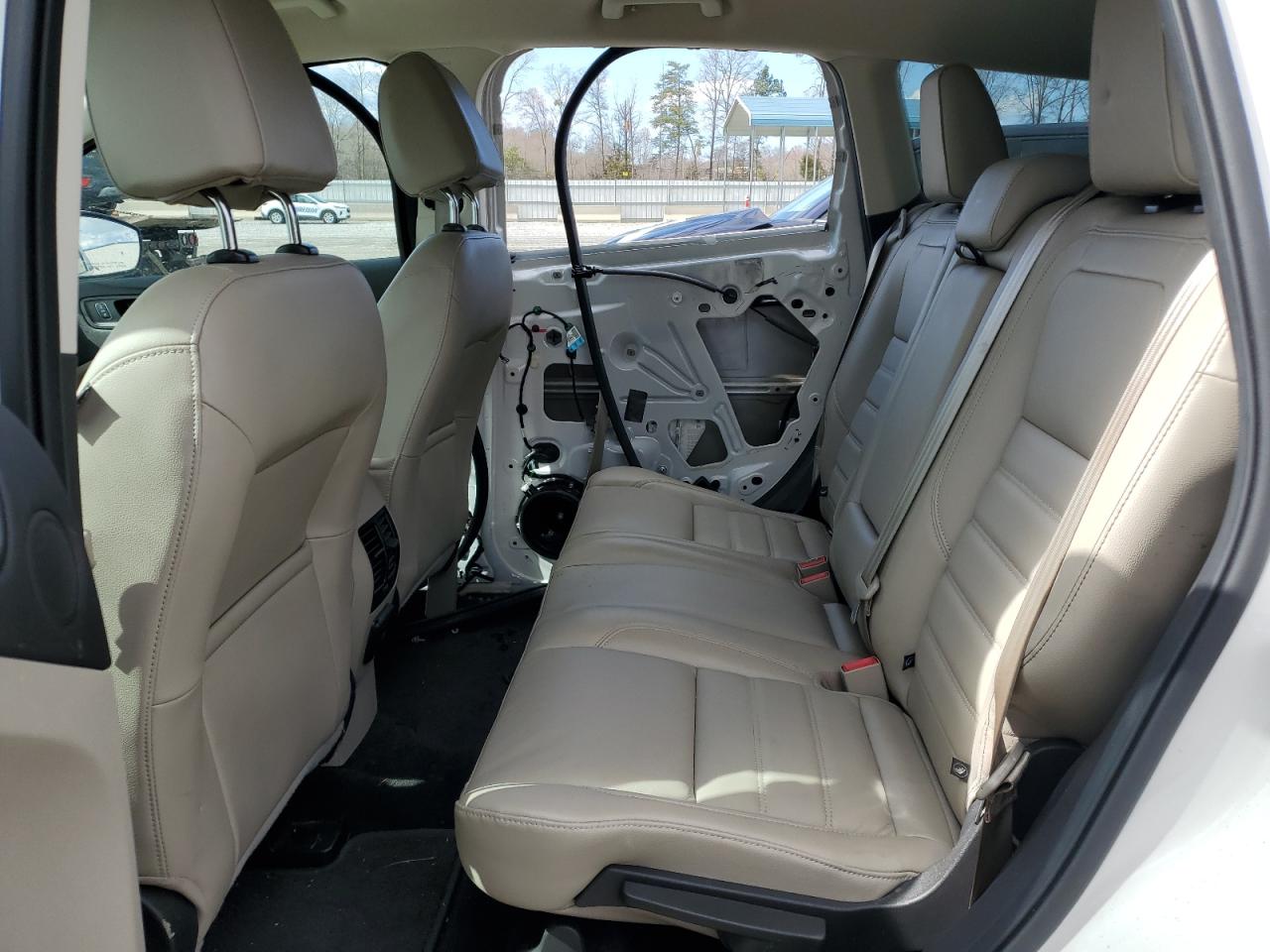 1FMCU9J92HUD81613 FORD ESCAPE 2017
