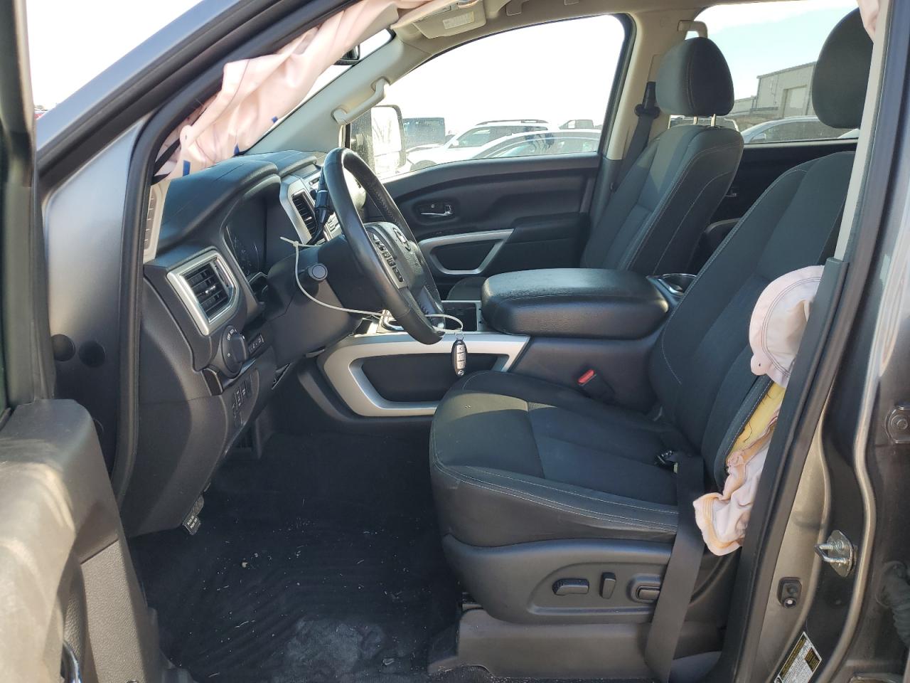 1N6AA1E56HN570866 NISSAN TITAN 2017