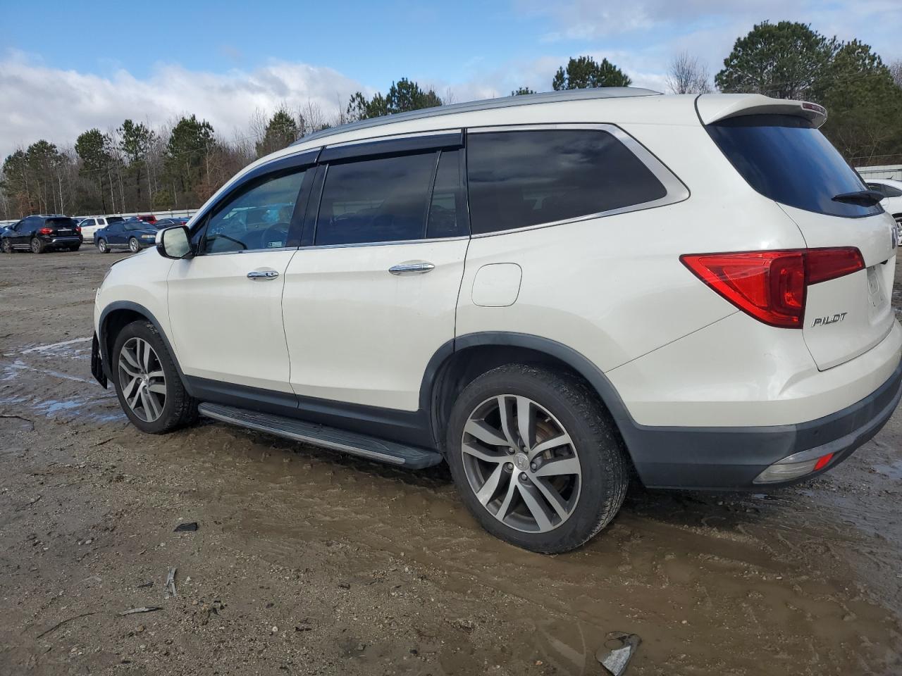 5FNYF6H98JB022886 2018 Honda Pilot Touring