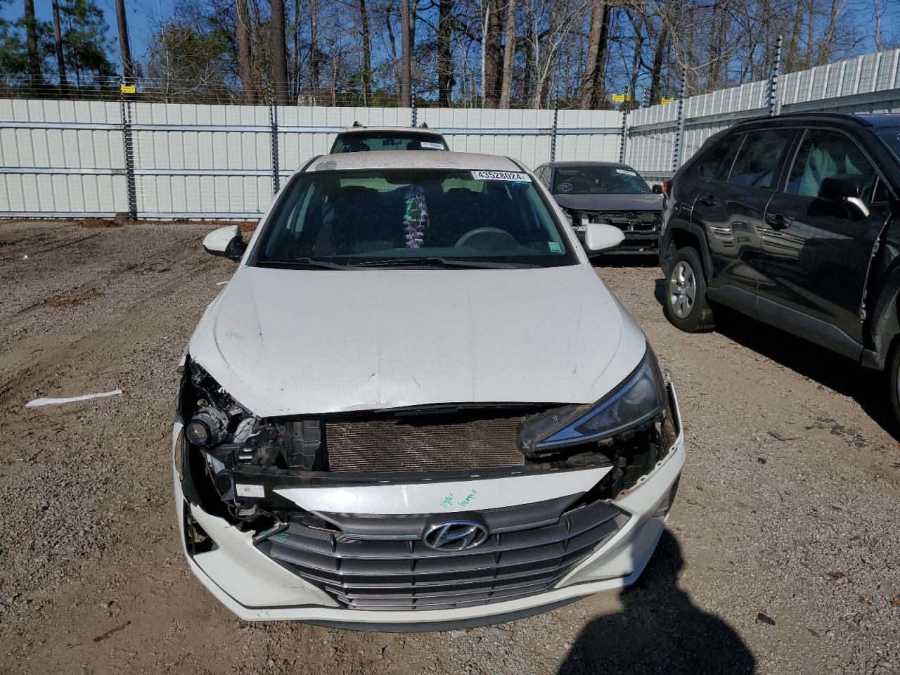 2019 Hyundai Elantra Se vin: 5NPD74LFXKH433495