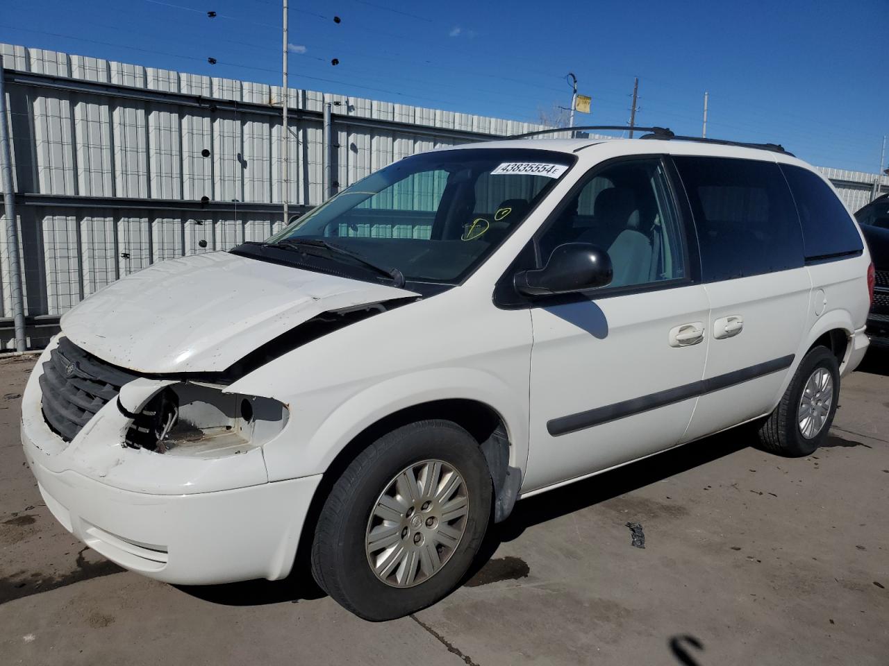 1A4GJ45R57B121027 2007 Chrysler Town & Country Lx