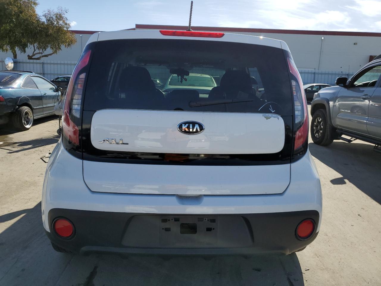 KNDJN2A28H7500864 KIA SOUL 2017
