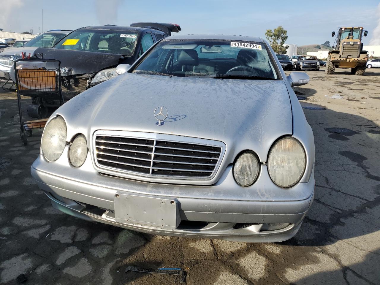 WDBLJ65G0YF143265 2000 Mercedes-Benz Clk 320