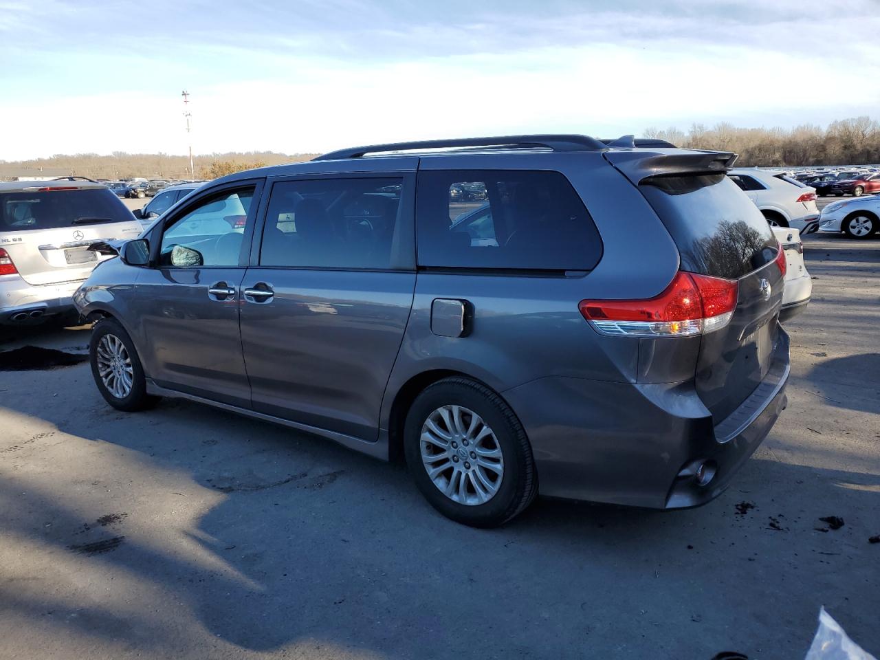 5TDXZ3DCXKS973882 TOYOTA SIENNA 2019