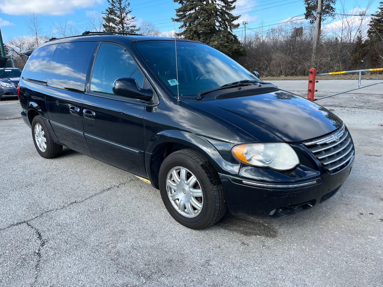 2C4GP54L25R****** 2005 Chrysler Town & Country Touring