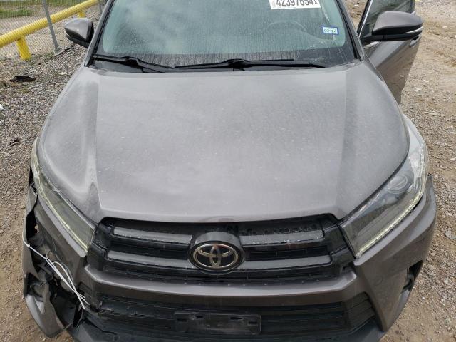 VIN 5TDKZRFH4KS571314 2019 Toyota Highlander, SE no.11