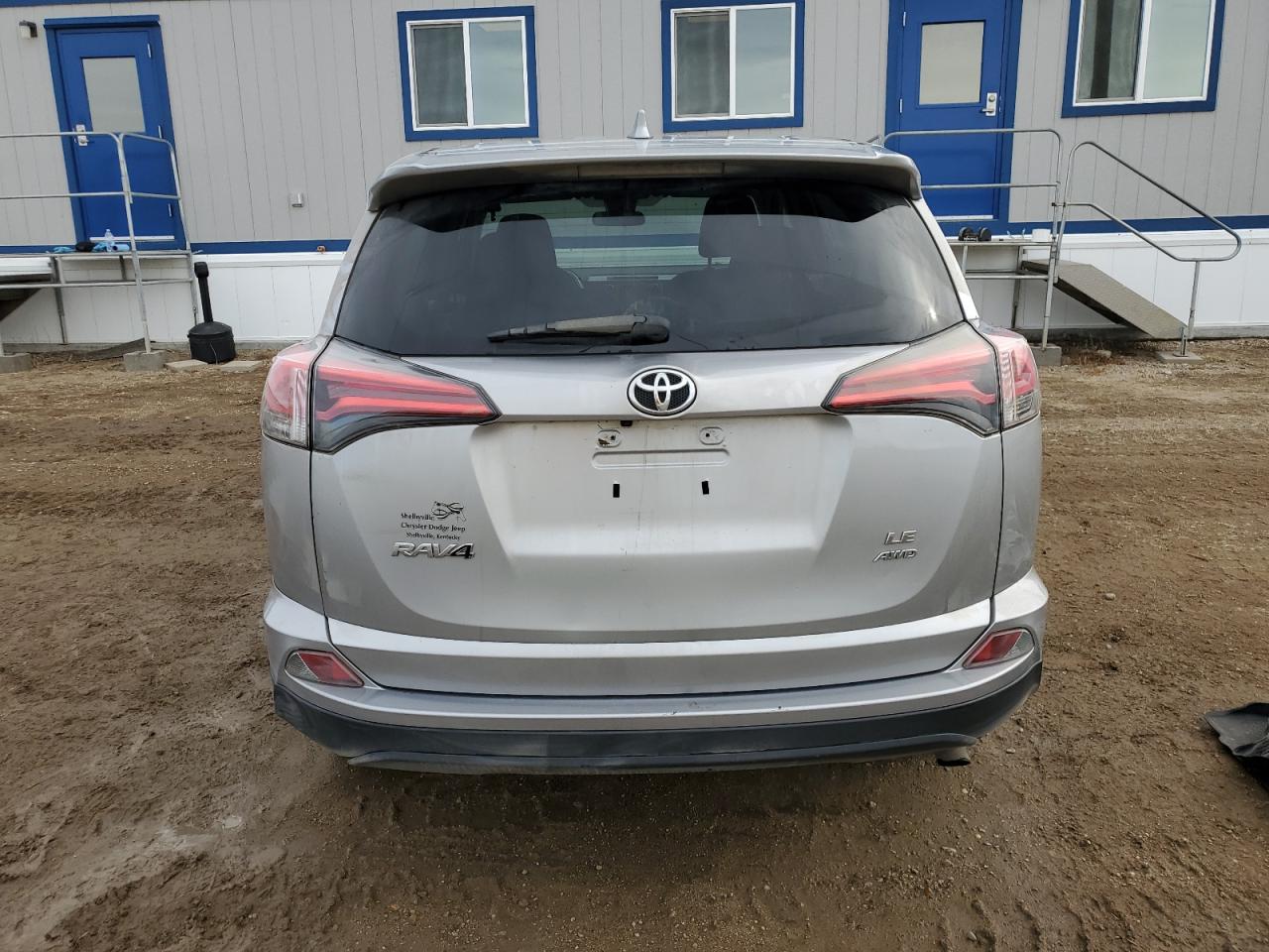 2018 Toyota Rav4 Le vin: JTMBFREV2JJ200308