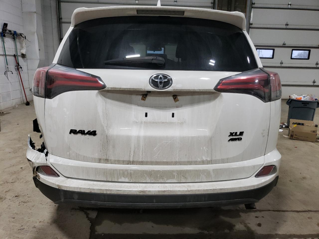 2T3RFREV1JW806781 TOYOTA RAV4 2018