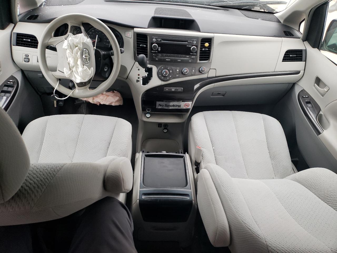 5TDKK3DC4BS009213 2011 Toyota Sienna Le