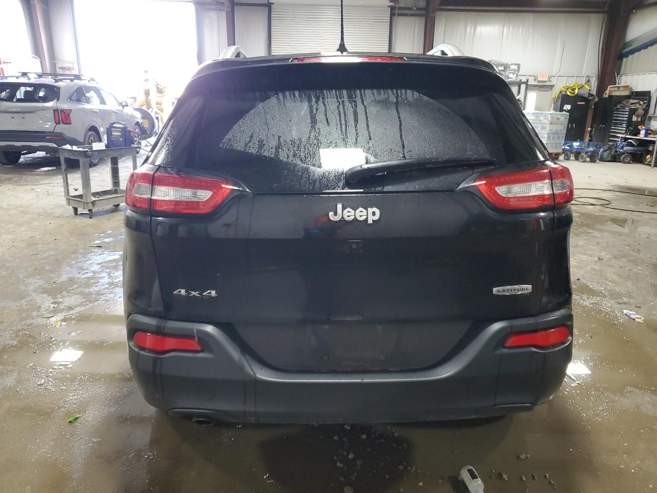 2018 Jeep Cherokee Latitude vin: 1C4PJMCB6JD541385