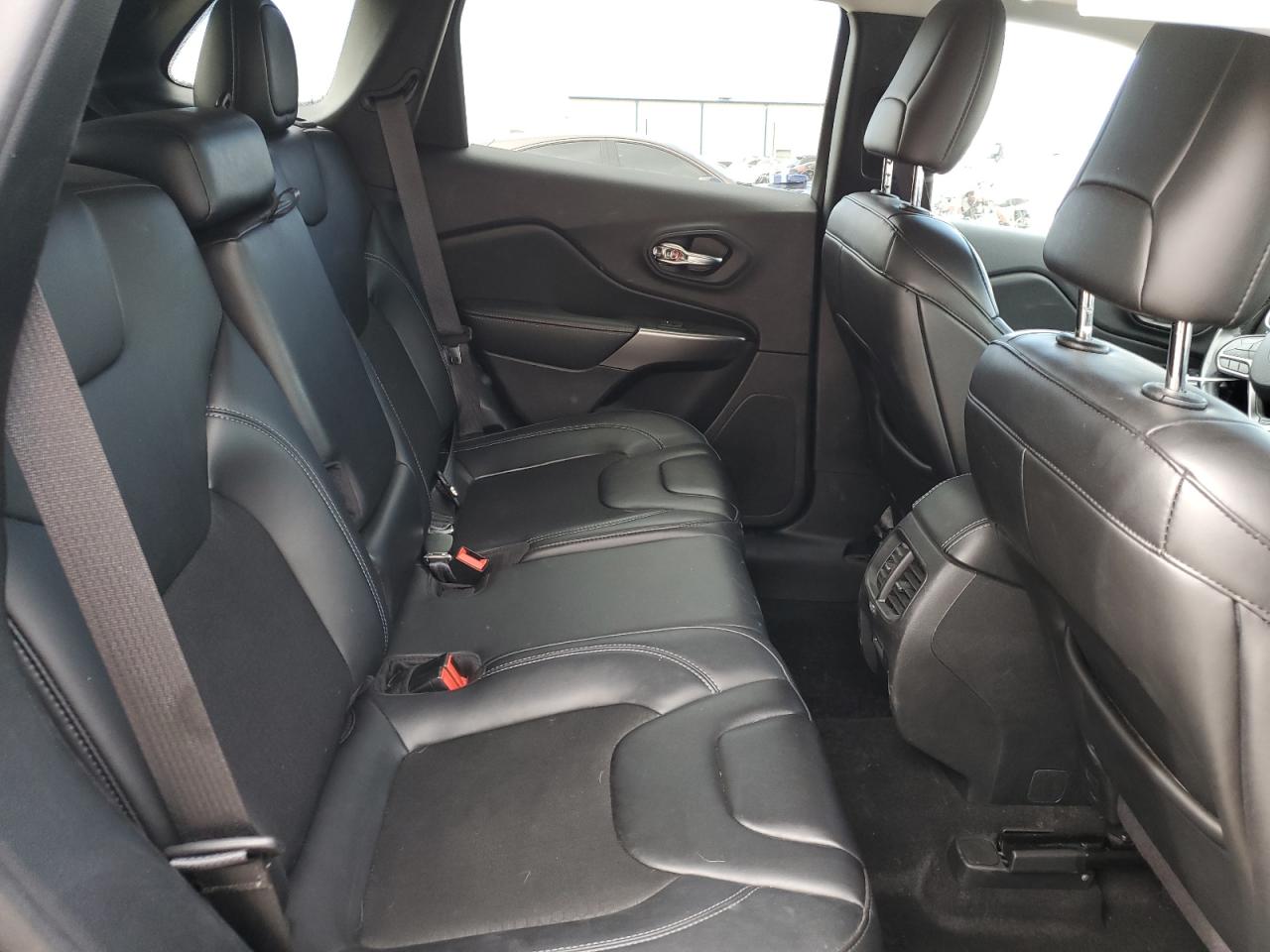 1C4PJMLB4KD484606 2019 Jeep Cherokee Latitude Plus